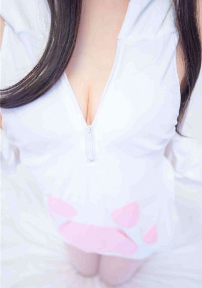 学长撕开我的乳罩慢慢揉捏电影