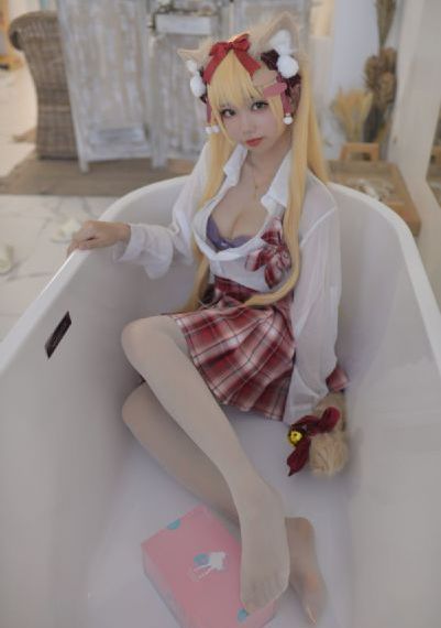 年轻的女教师在线观看